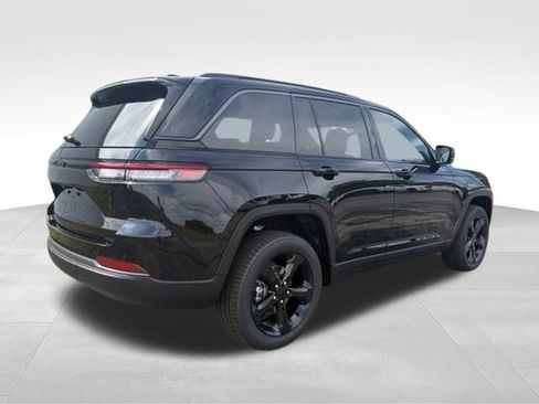 New 2026 Jeep Grand Cherokee Limited w/ Limited Altitude Package AWD/4WD image 18