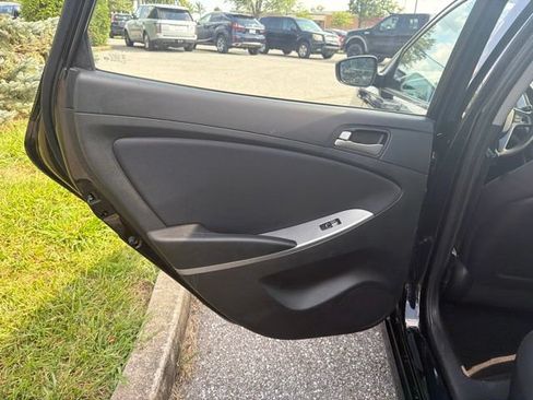 Used 2017 Hyundai Accent SE FWD image 19