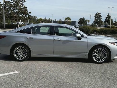 Used 2022 Toyota Avalon Limited image 9