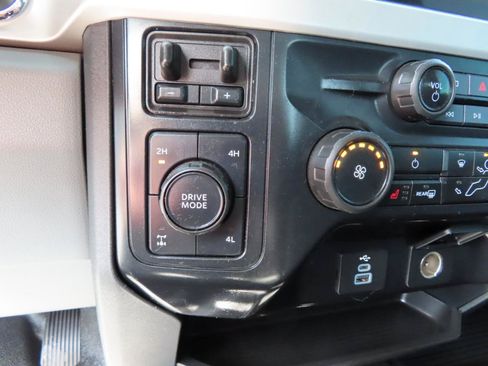 Used 2025 Ford F250 XLT w/ Black Appearance Package AWD/4WD image 36