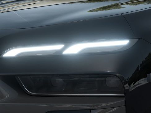 Used 2025 BMW 760i xDrive w/ Executive Package image 39