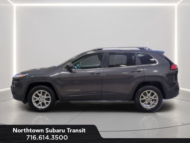Used 2016 Jeep Cherokee Latitude w/ Cold Weather Group AWD/4WD image 2