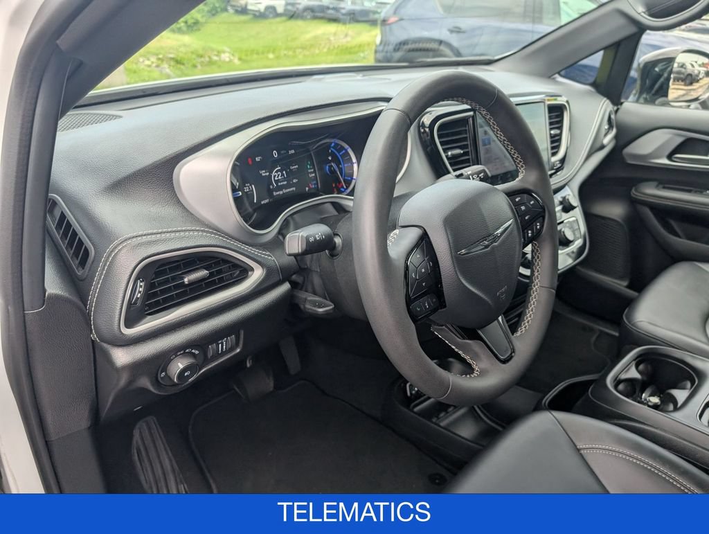 Used 2024 Chrysler Pacifica Limited FWD image 13