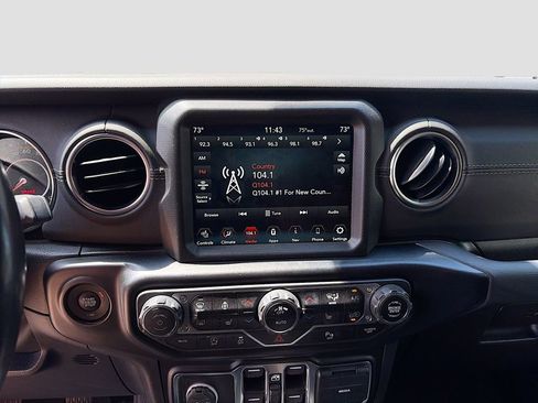 Used 2022 Jeep Wrangler Unlimited Sahara w/ LED Lighting Group AWD/4WD image 15