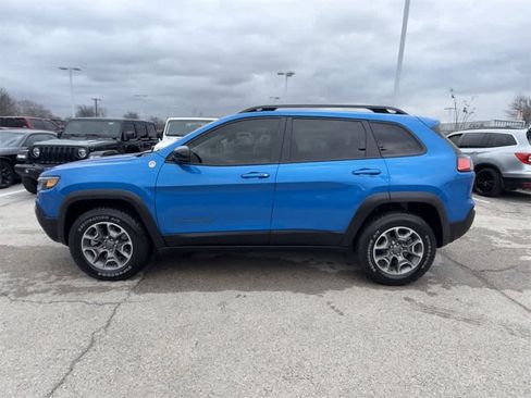 Used 2022 Jeep Cherokee Trailhawk image 3