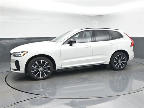 Used 2025 Volvo XC60 B5 Plus w/ Climate Package image 7