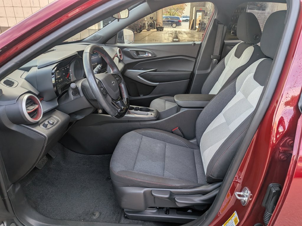 Used 2024 Chevrolet Trax RS w/ Driver Confidence Package FWD image 10