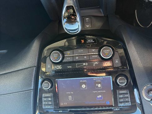 Used 2017 Nissan Rogue SV w/ SV Premium Package image 20