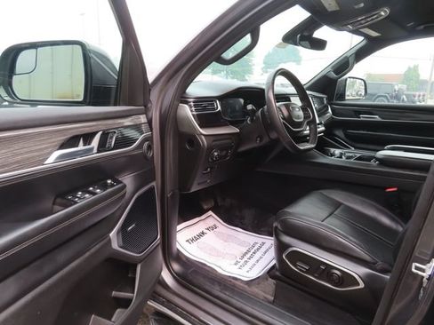 Used 2022 Jeep Wagoneer Series III w/ Rear Seat Video Group 1 AWD/4WD image 19