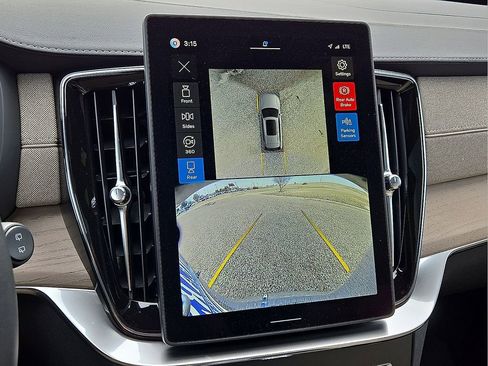 New 2026 Volvo XC90 B6 Plus w/ Protection Package Premier image 29