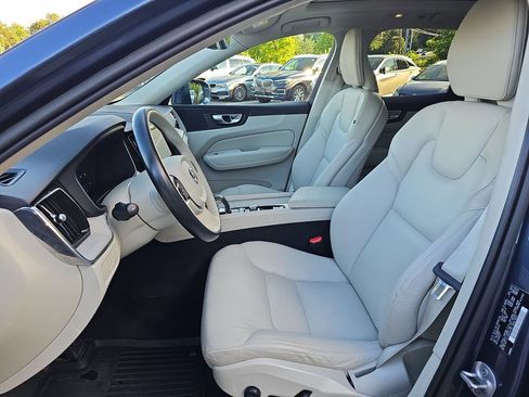 Used 2023 Volvo XC60 B5 Plus w/ Climate Package AWD/4WD image 9