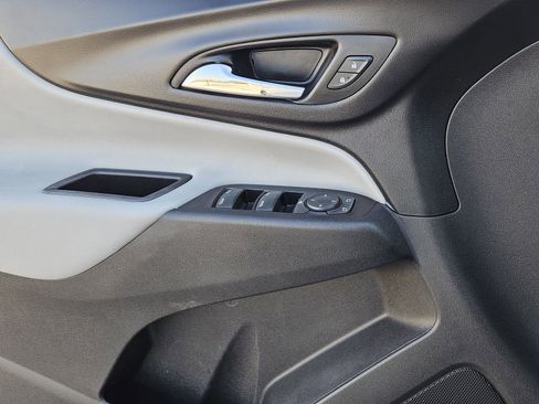 Used 2021 Chevrolet Equinox LS w/ LS Convenience Package image 27