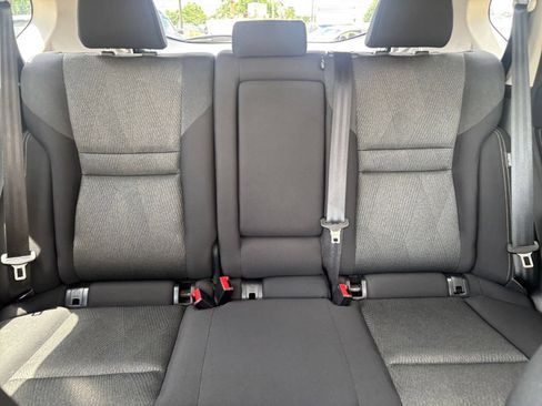 Used 2025 Nissan Rogue SV FWD image 40