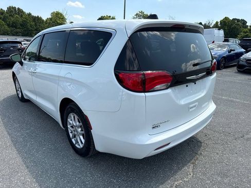 Used 2023 Chrysler Voyager LX FWD image 5