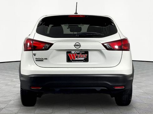 Used 2018 Nissan Rogue Sport S FWD image 5