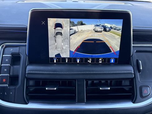 Used 2022 GMC Yukon SLT w/ SLT Premium Package image 22