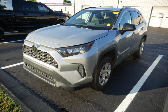 Used 2021 Toyota RAV4 LE FWD image 7