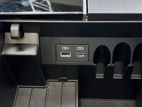 New 2025 Toyota Tundra Platinum image 40