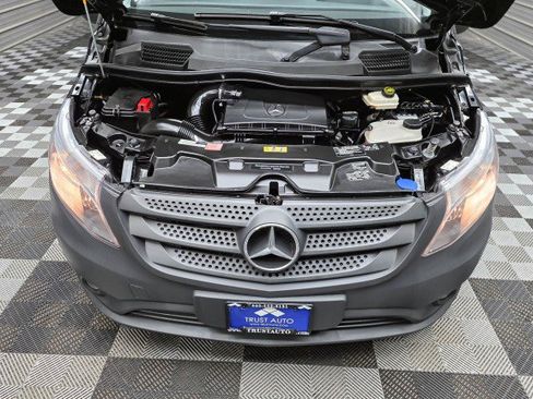 Used 2018 Mercedes-Benz Metris Passenger image 35