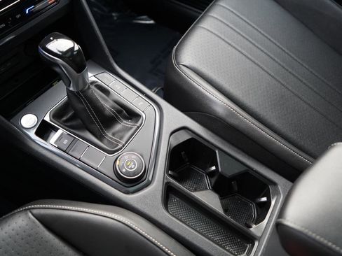 Used 2022 Volkswagen Tiguan SE R-Line image 53