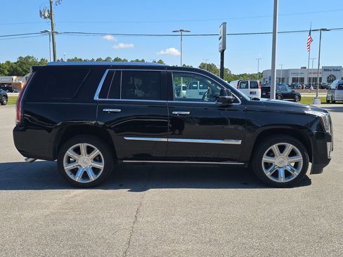 Used 2017 Cadillac Escalade Premium Luxury AWD/4WD image 2