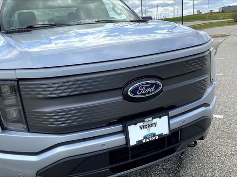 Used 2022 Ford F150 Lightning XLT AWD/4WD image 27