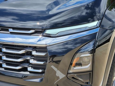 New 2026 Chevrolet Equinox LT w/ Convenience Package II FWD image 9
