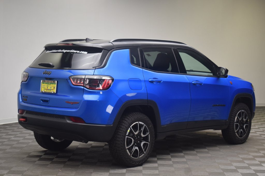 New 2026 Jeep Compass Trailhawk w/ Sun, Sound & Navigation Group AWD/4WD image 5