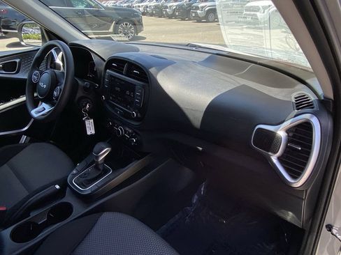 Used 2025 Kia Soul LX FWD image 17
