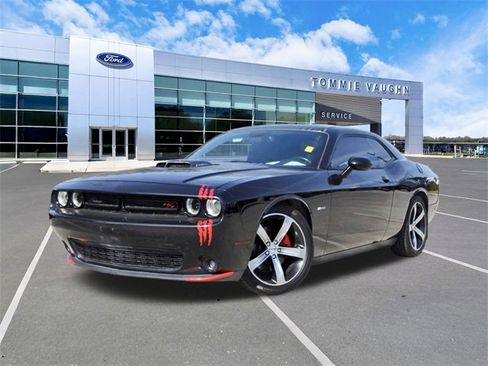 Used 2015 Dodge Challenger R/T image 1