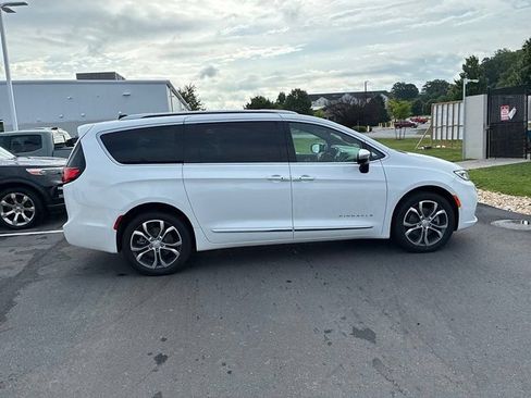Used 2026 Chrysler Pacifica Pinnacle AWD/4WD image 6
