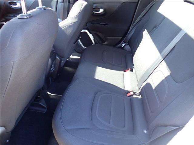 Used 2019 Jeep Renegade Latitude w/ Safety & Security Group II AWD/4WD image 9