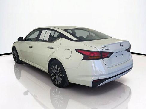Used 2025 Nissan Altima 2.5 SV FWD image 7
