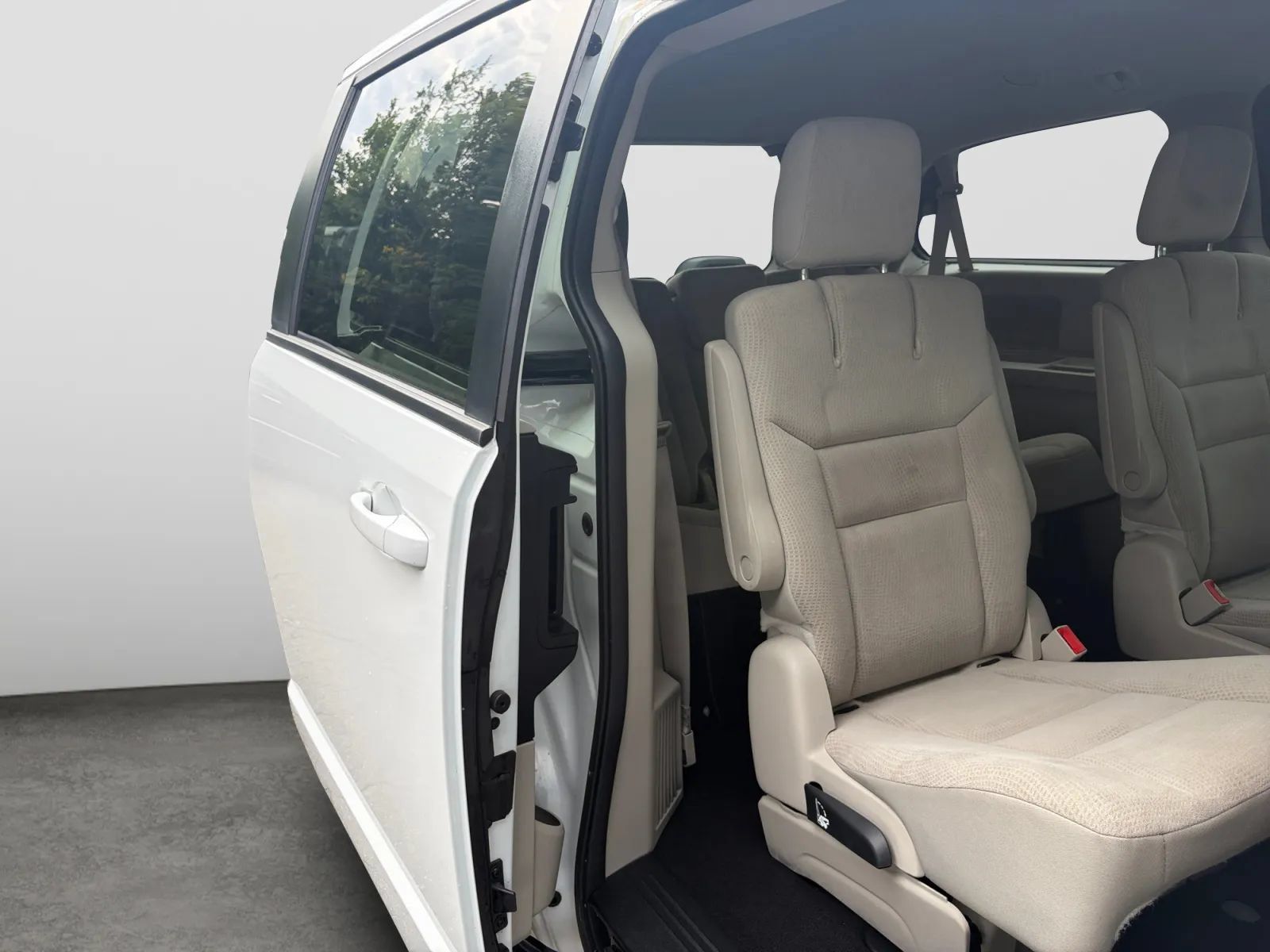 Used 2018 Dodge Grand Caravan SE w/ UConnect Hands-Free Group FWD image 18