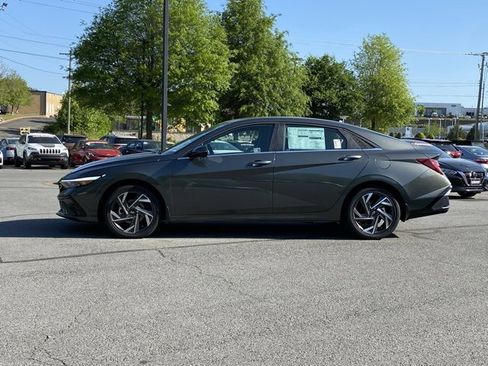 New 2025 Hyundai Elantra Limited image 4