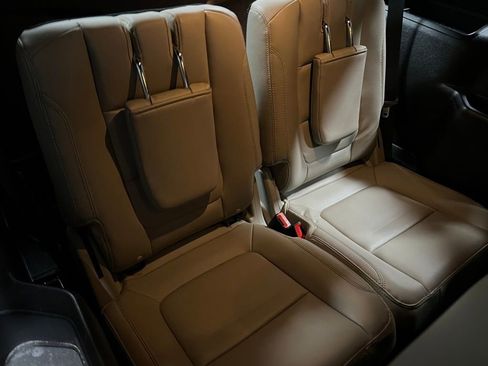 Used 2018 Ford Explorer XLT w/ Equipment Group 202A image 17