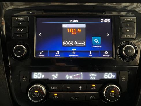 Used 2019 Nissan Rogue SV image 10