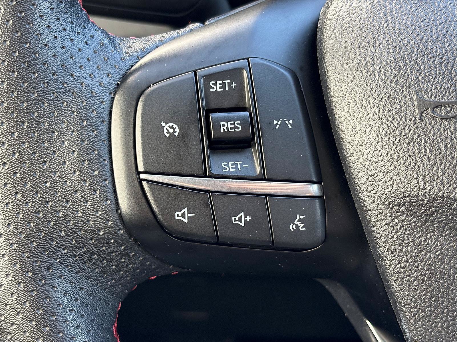 Used 2025 Ford Escape ST-Line Select AWD/4WD image 31