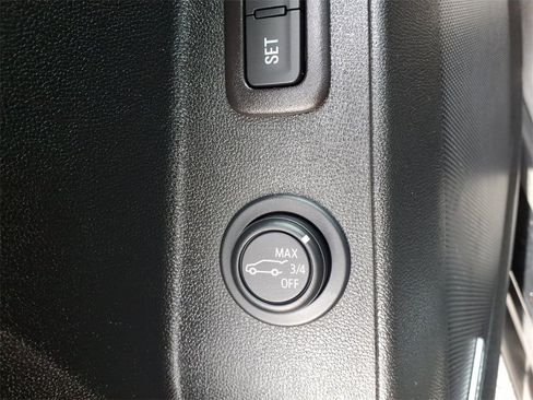 Used 2023 Chevrolet Equinox Premier image 18