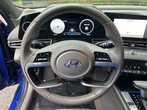 Used 2023 Hyundai Elantra SEL w/ Convenience Package FWD image 20