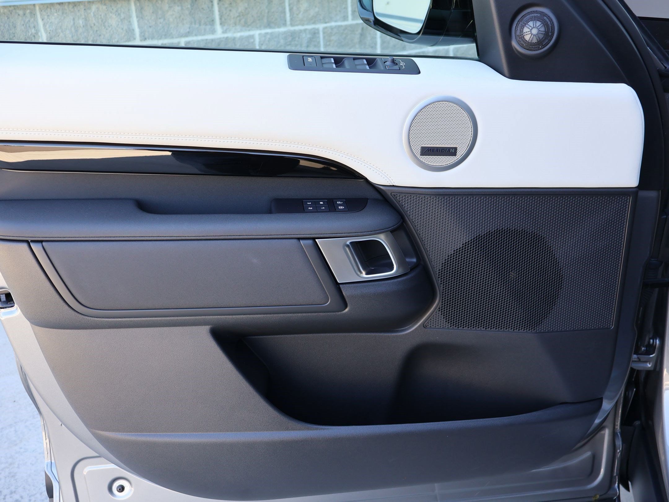 Used 2026 Land Rover Discovery S AWD/4WD image 14
