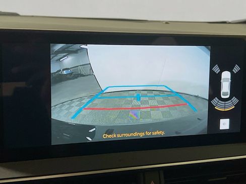 Used 2025 Toyota Prius Plug-In Hybrid FWD image 11