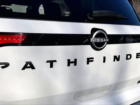 Used 2023 Nissan Pathfinder SL w/ SL Premium Package image 31