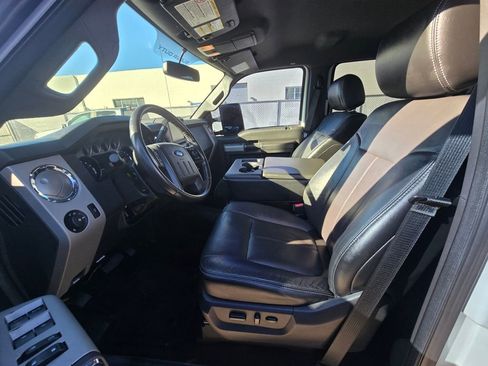 Used 2015 Ford F250 Lariat w/ Lariat Interior Package image 9