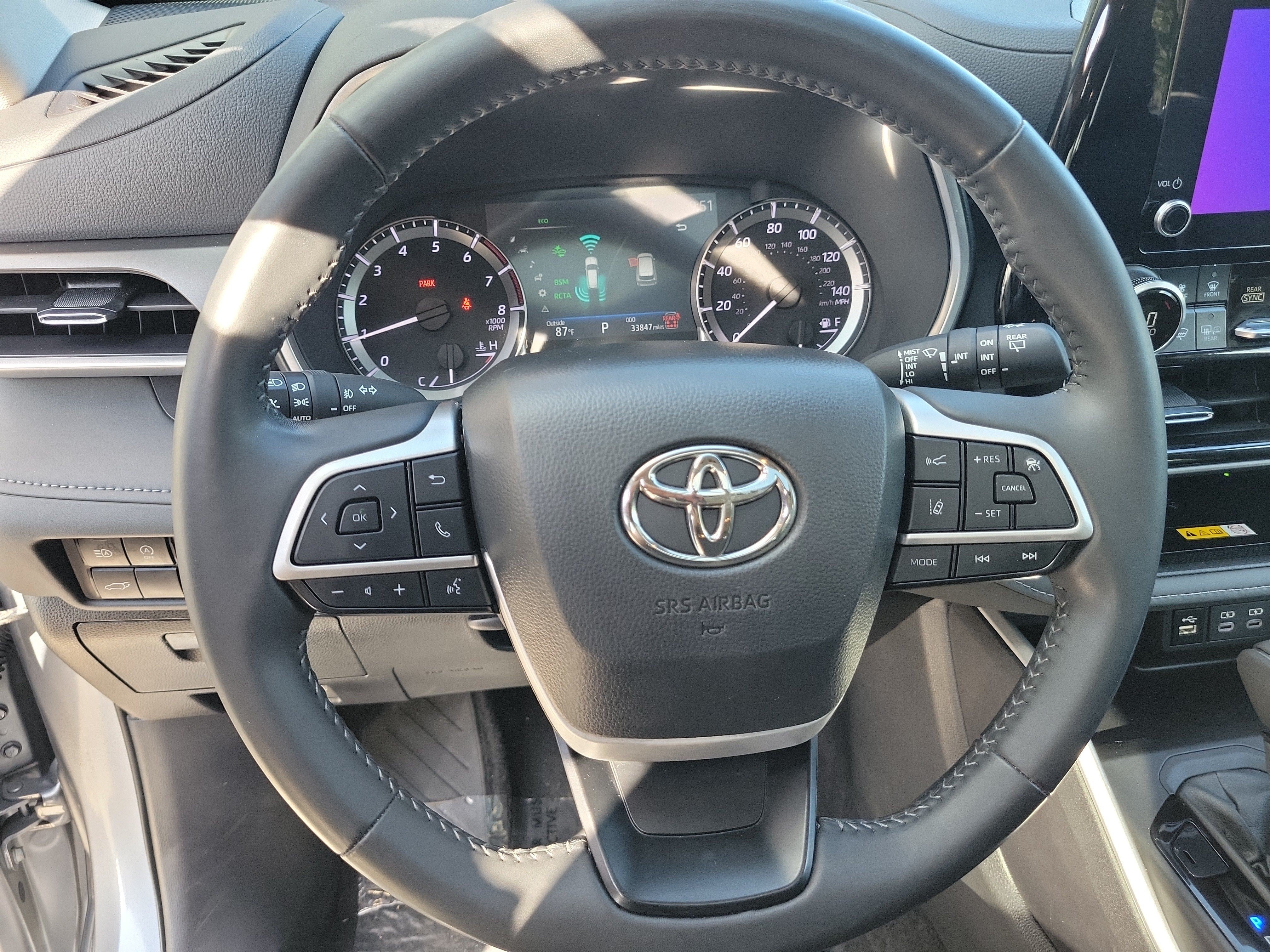 Used 2024 Toyota Highlander XLE FWD image 29