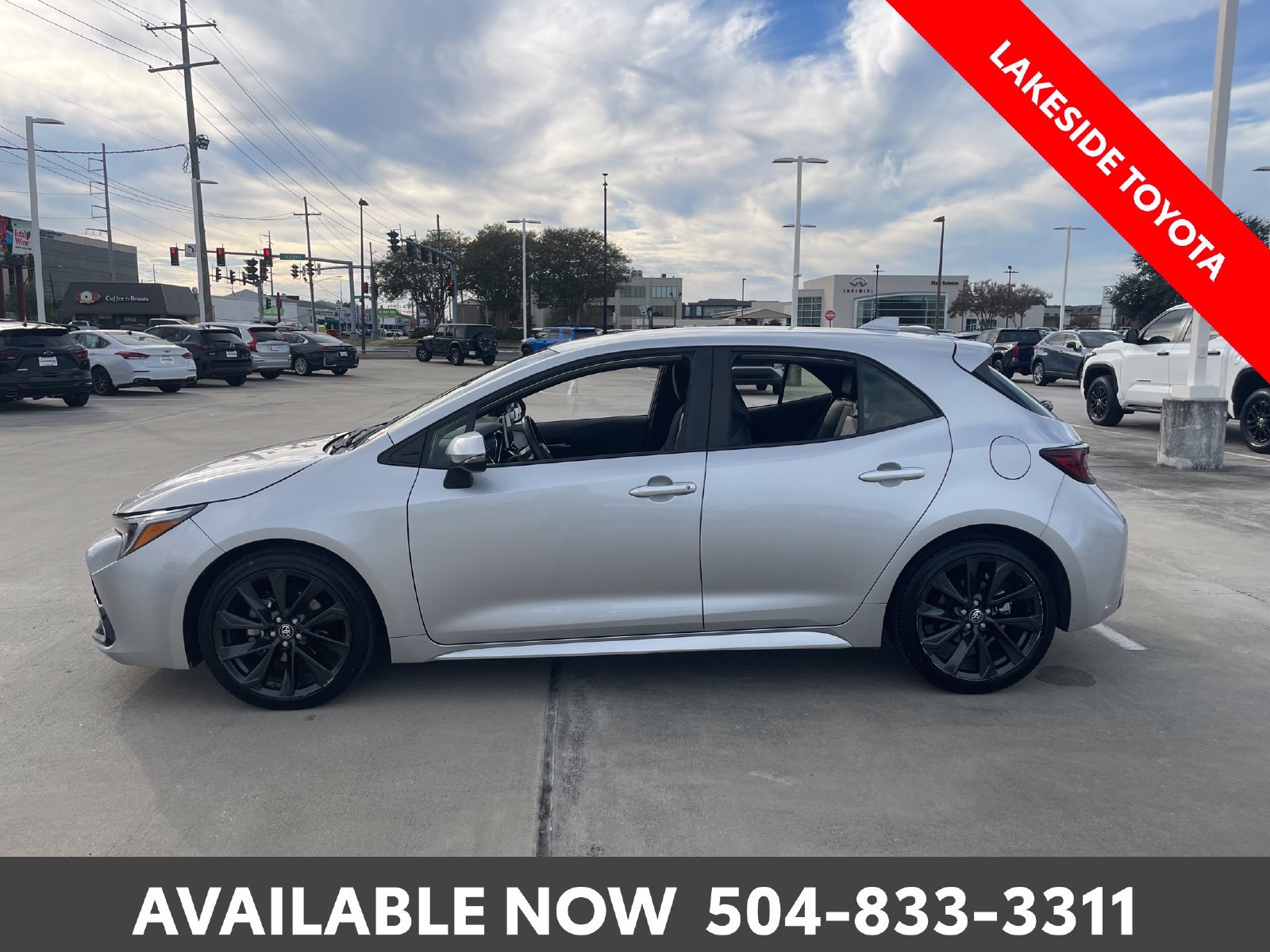 Used 2023 Toyota Corolla XSE FWD image 2
