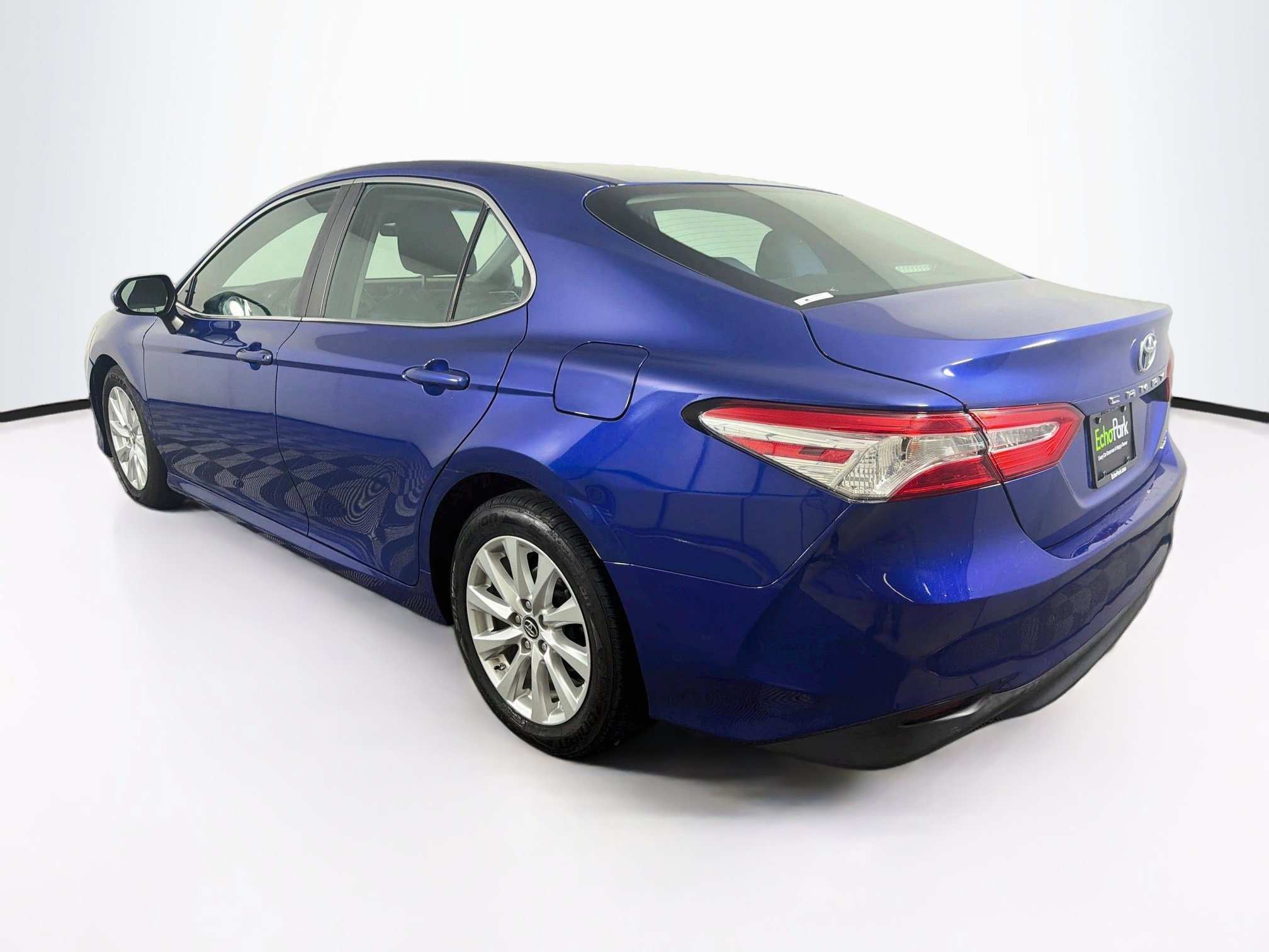 Used 2018 Toyota Camry LE FWD image 5