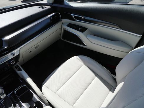 Used 2023 Kia Telluride S FWD image 11