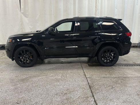 Used 2020 Jeep Grand Cherokee Altitude image 2