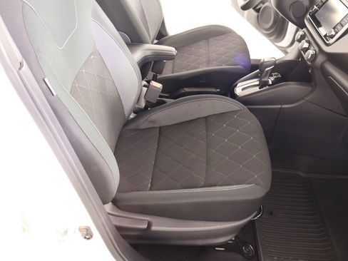 Used 2020 Nissan Kicks S image 12